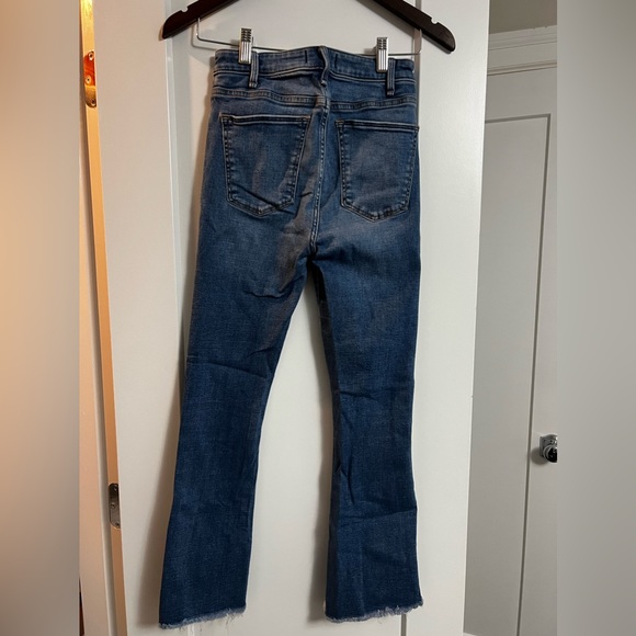 Abercrombie. Simone High Rise Ankle Flare Dark Wash. Size 26 - Picture 3 of 3